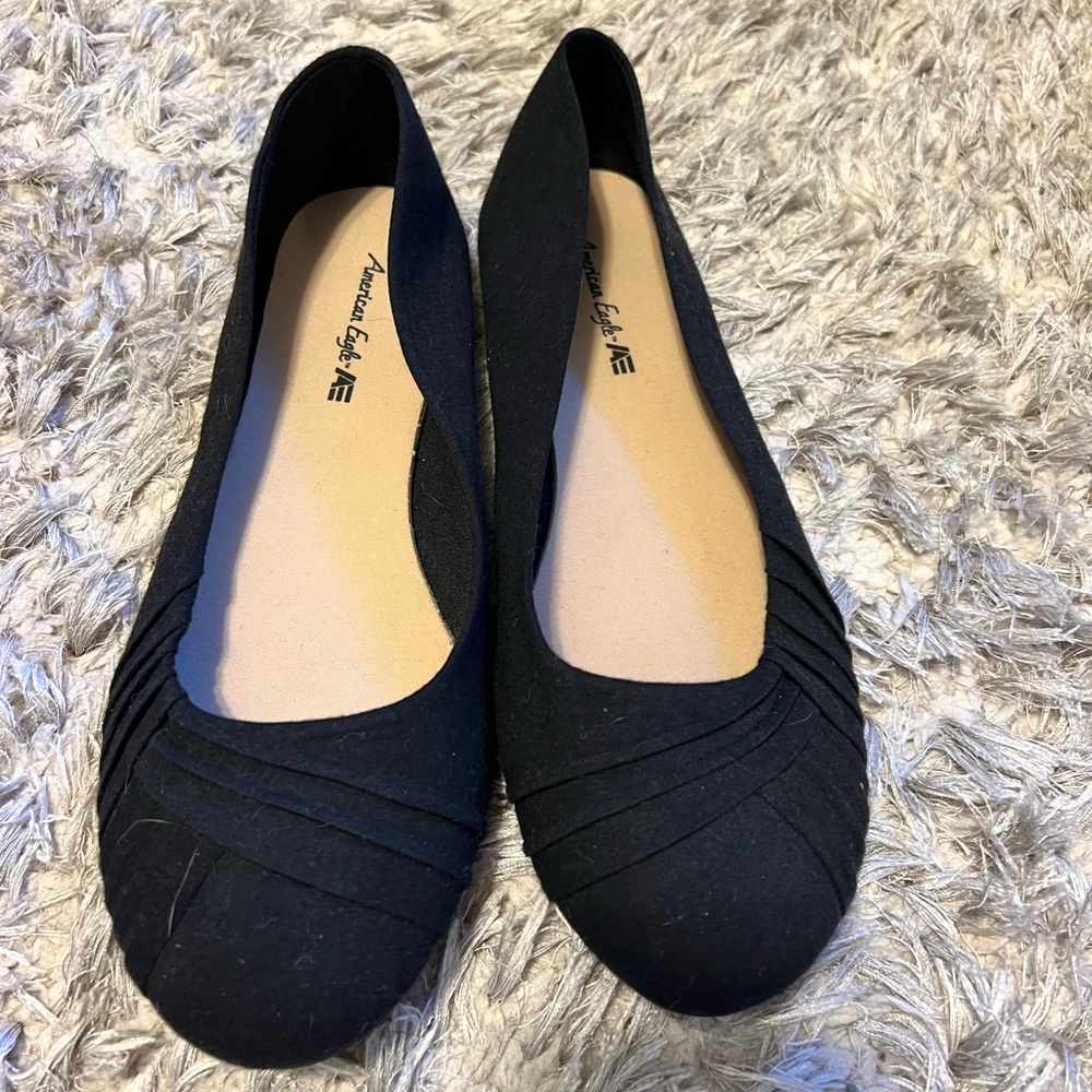 Women’s slip-on black flats